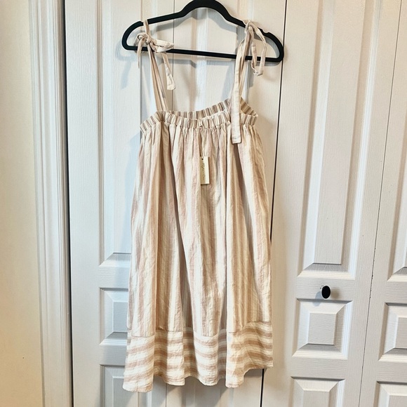 NWT Rylee + Cru petal dress - Picture 2 of 5